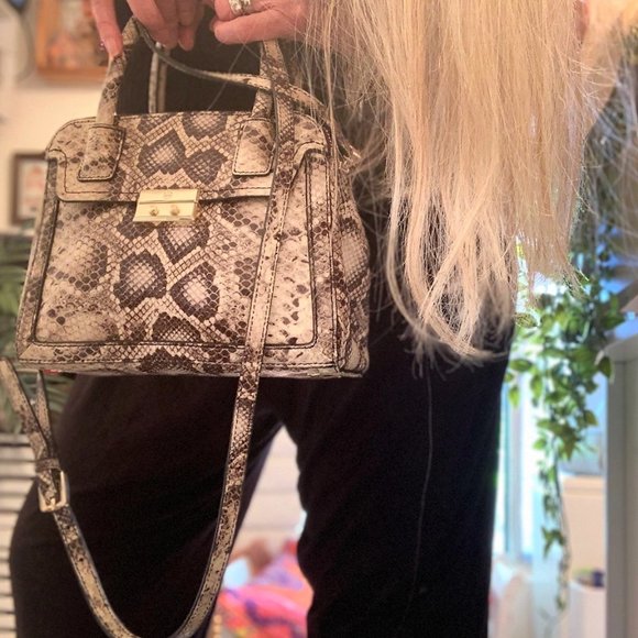 NWOT TORY BURCH ELISE DOME DOUBLE ZIP SNAKE EMBOSSED SATCHEL CROSSBODY - Picture 3 of 13